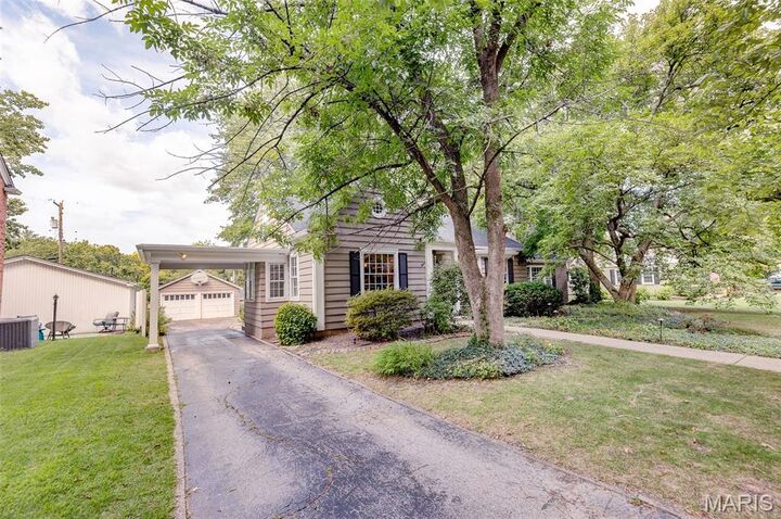 Property Photo: 215 Banner Street IL 62025