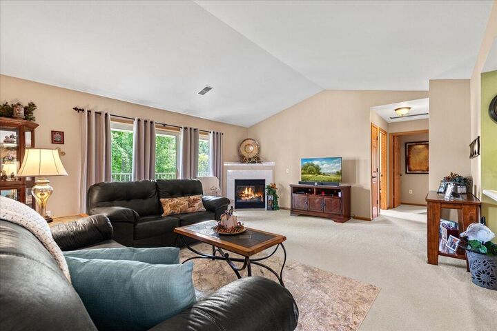 Property Photo: 927 Roseland Dr 1 WI 53040