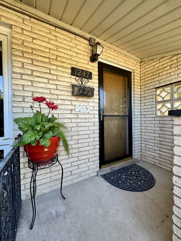 Property Photo: 1247 S Mannheim Road 3 IL 60154