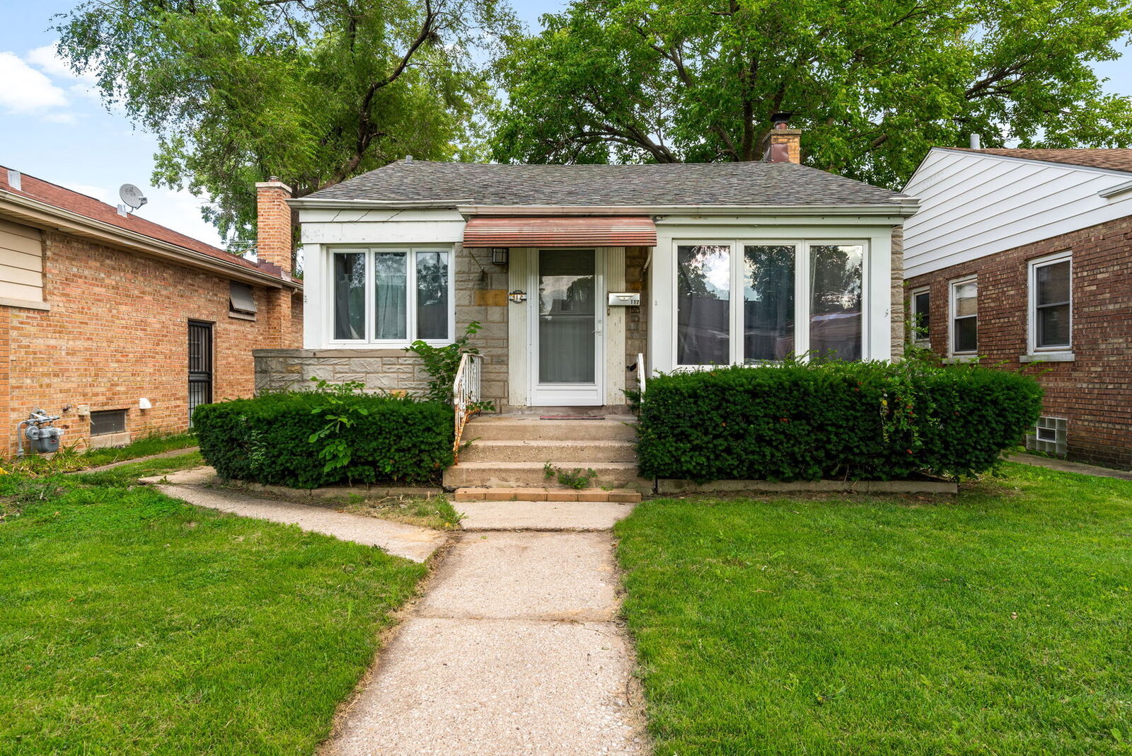Property Photo:  117 Morris Avenue  IL 60104 