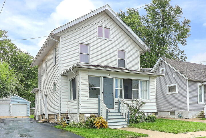 Property Photo:  528 Woodlawn Avenue  IL 60506 