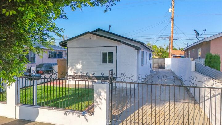 Property Photo:  9218 Hooper Avenue  CA 90002 