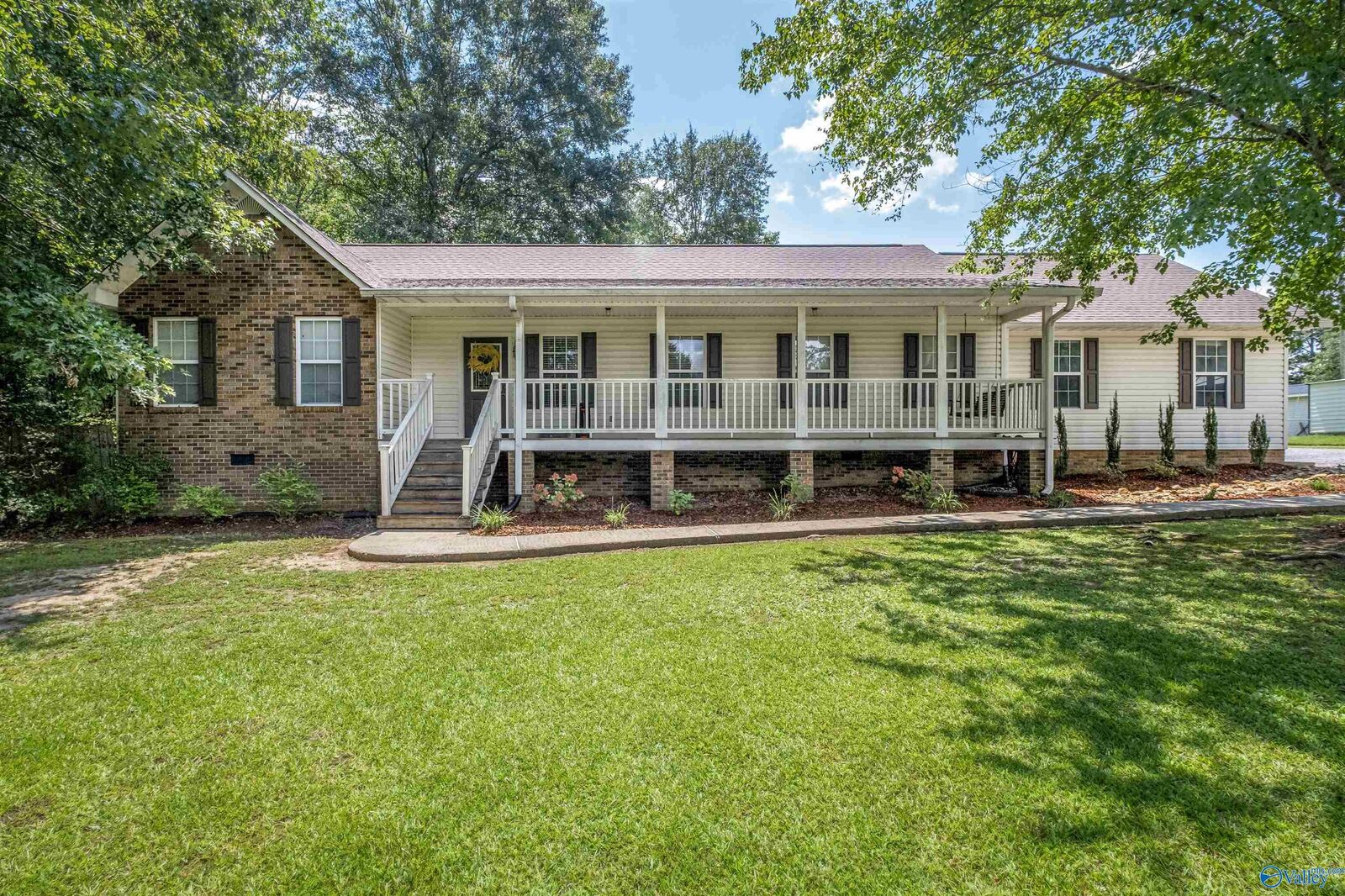 Property Photo: 9225 Goodwin Lane AL 35903