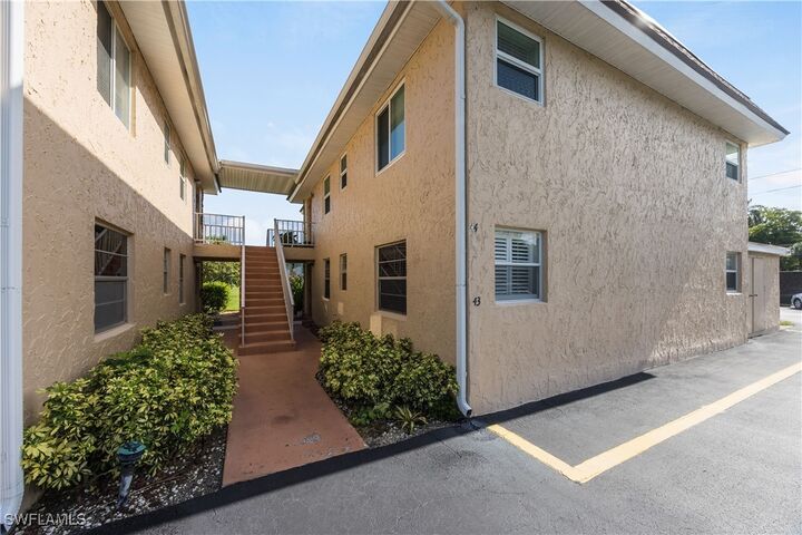 Property Photo: 1400 Pompei Lane 43 FL 34103