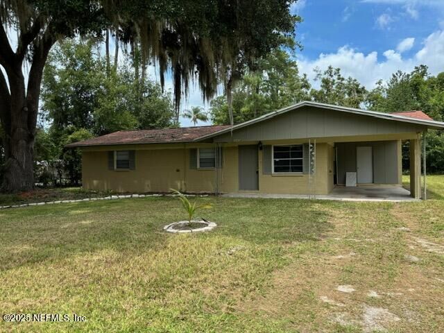 Property Photo:  22434 SE 60th Place  FL 32640 