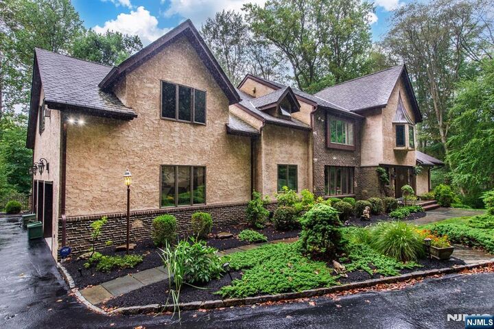 Property Photo:  133 Rippling Brook Way  NJ 07924