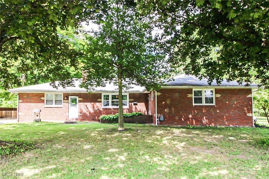 Property Photo: 1926 Brandon Avenue OH 44514