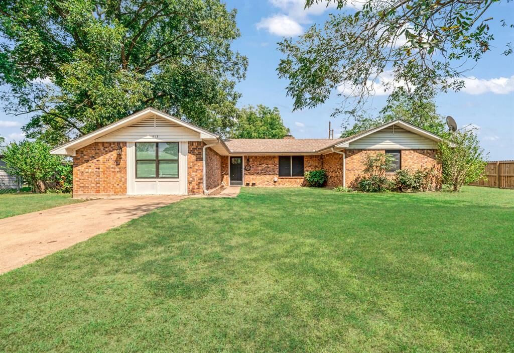 Property Photo:  1513 County Road 1100  TX 75417 