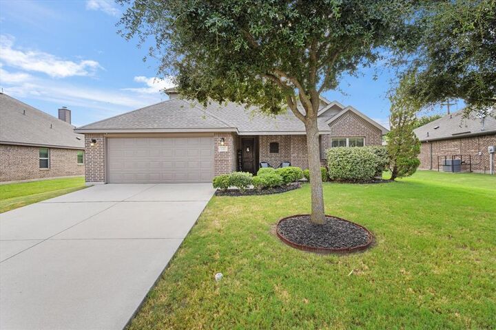 Property Photo: 121 Sierra Drive TX 75167