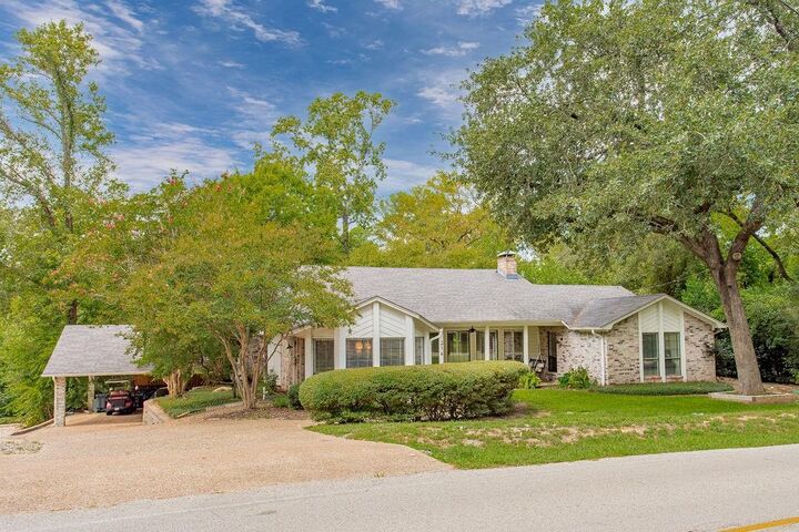 Property Photo: 214 E Hideaway Lane TX 75771