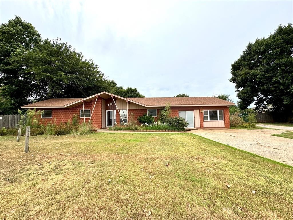 Property Photo: 2804 S 4th Street OK 73018