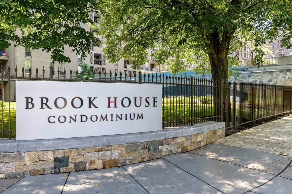 Property Photo:  44 Washington St 1103  MA 02445 