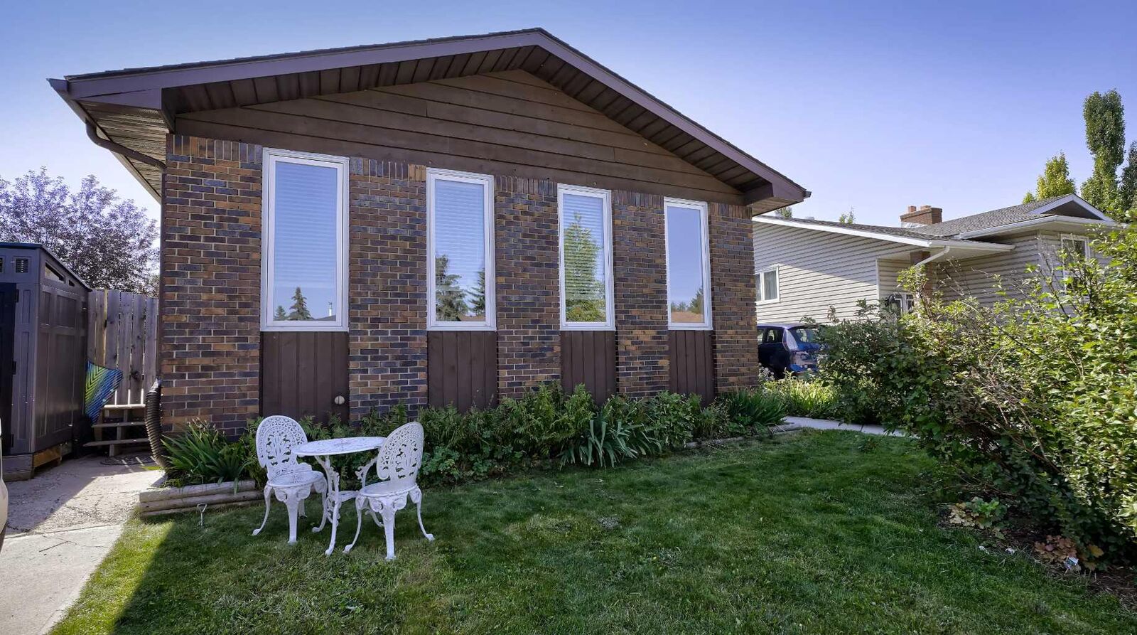 Property Photo: 88 Summerfield Close SW AB T4B 1Y1