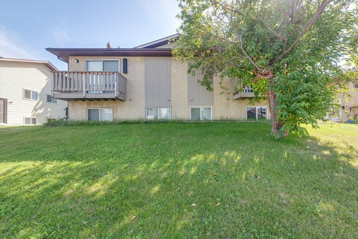 Property Photo: 29 Eastman Crescent AB T4R 1X4