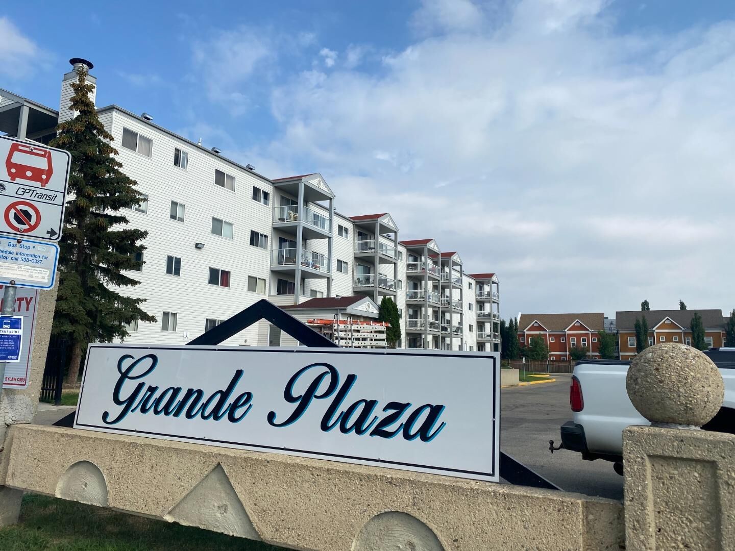 Property Photo:  9700 92 Avenue 403  AB T8V 6Z7 