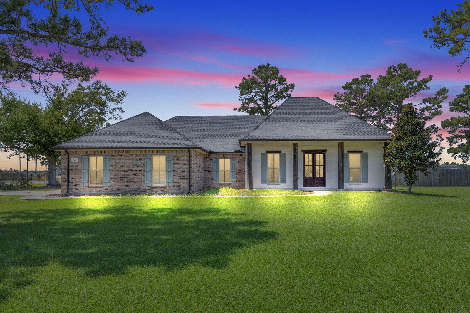 Property Photo: 111 Carol Dr LA 70657