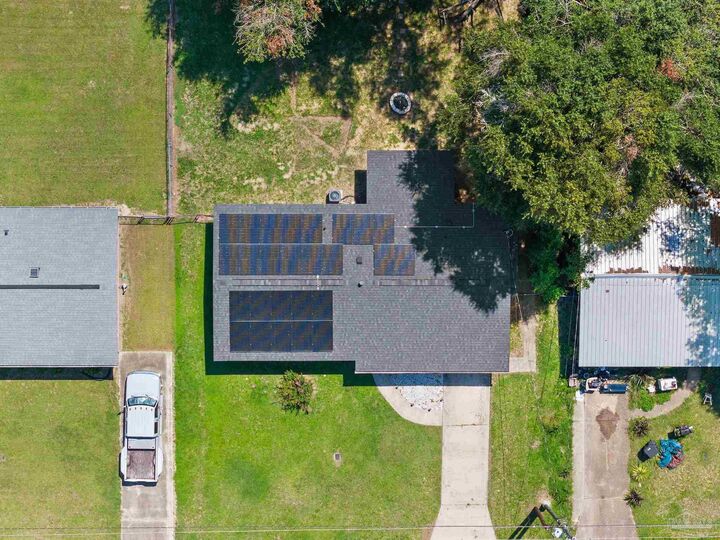 Property Photo: 6022 Syrcle Ave FL 32570