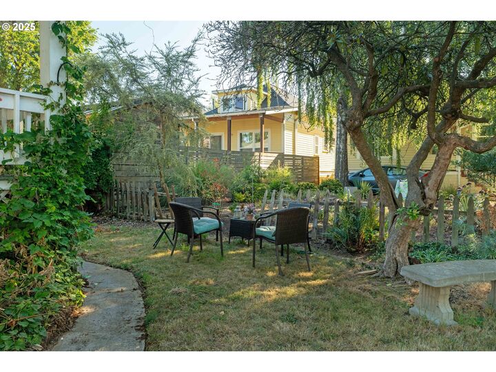 Property Photo: 3755 SE Lincoln St OR 97214