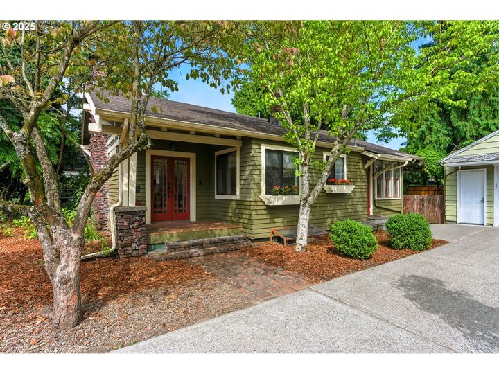 Property Photo: 2265 N Dekum St OR 97217