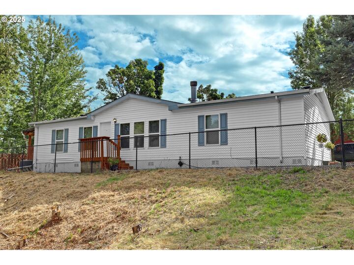 Property Photo: 3150 NE 206th Pl OR 97024