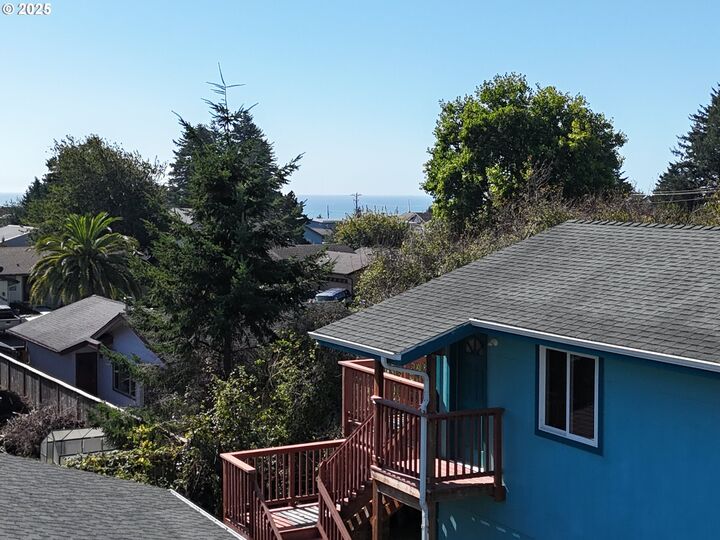 Property Photo:  1115 Ransom Ave  OR 97415