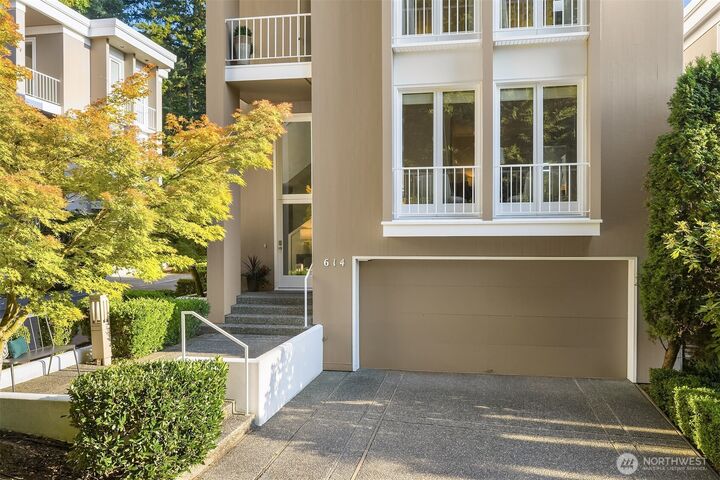 Property Photo:  614  Bellevue Way SE C1  WA 98004 