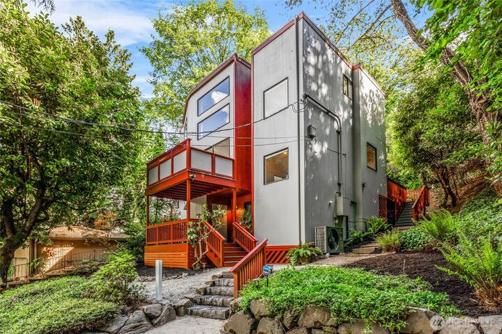 3527 E Spruce Street  Seattle WA 98122 photo