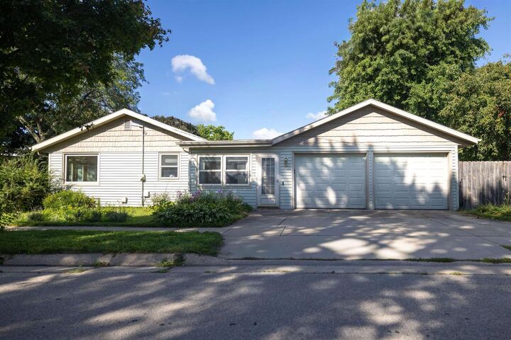 Property Photo:  602 West Cramer Street  WI 53538 