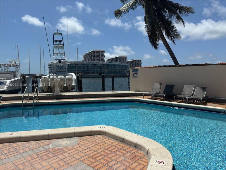 Property Photo:  1632 S Bayshore Ct 302  FL 33133 