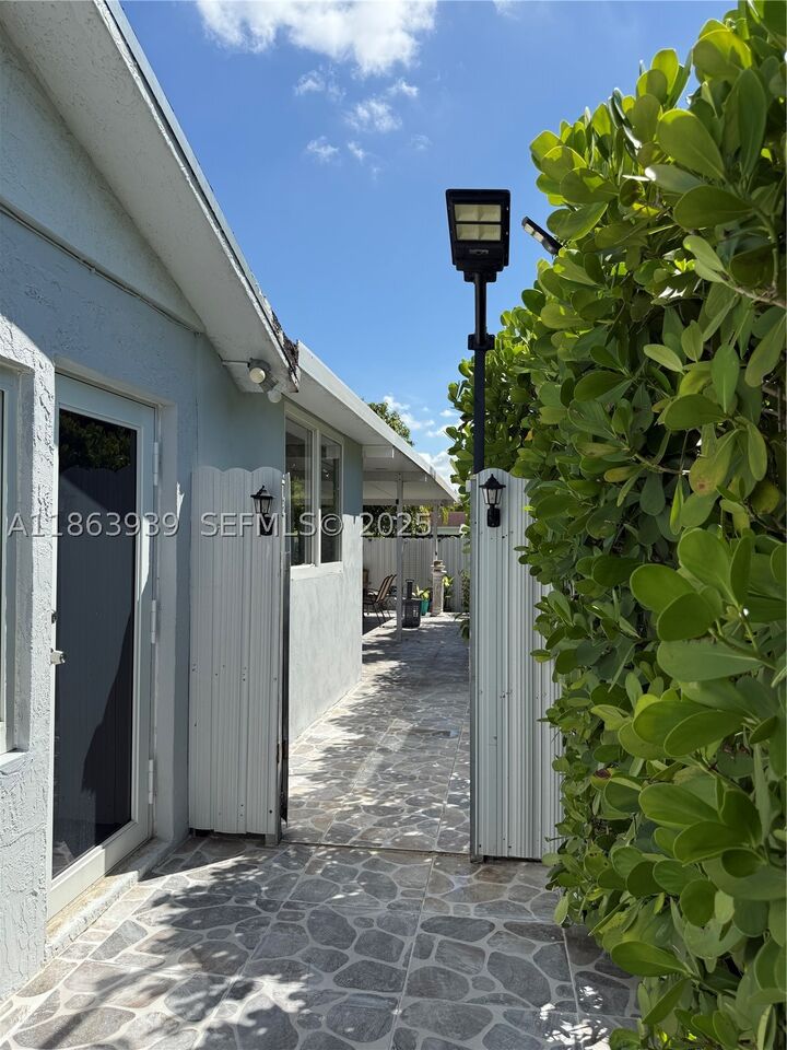Property Photo: 6553 SW 148th Pl FL 33193