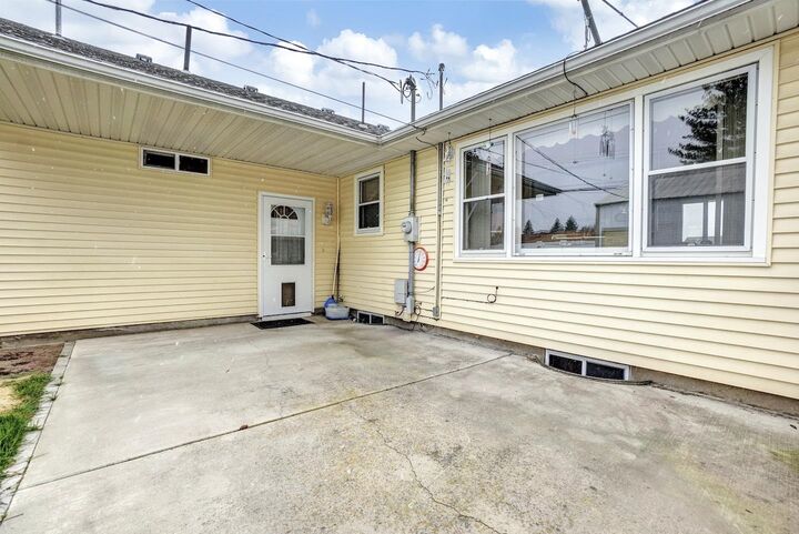 Property Photo: 328 W Nebraska Ave WA 99205