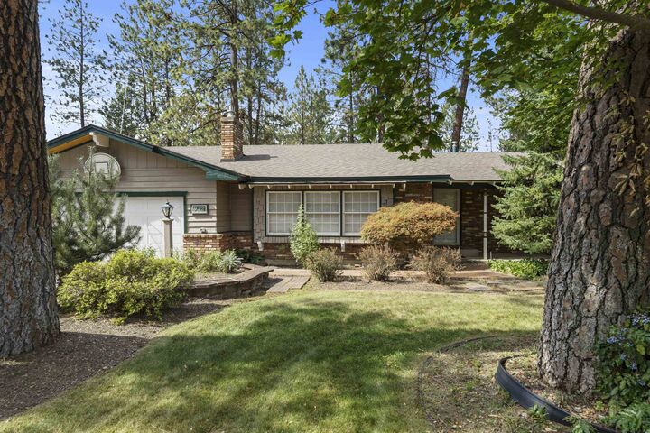 912 W Bellwood Dr  Spokane WA 99218 photo