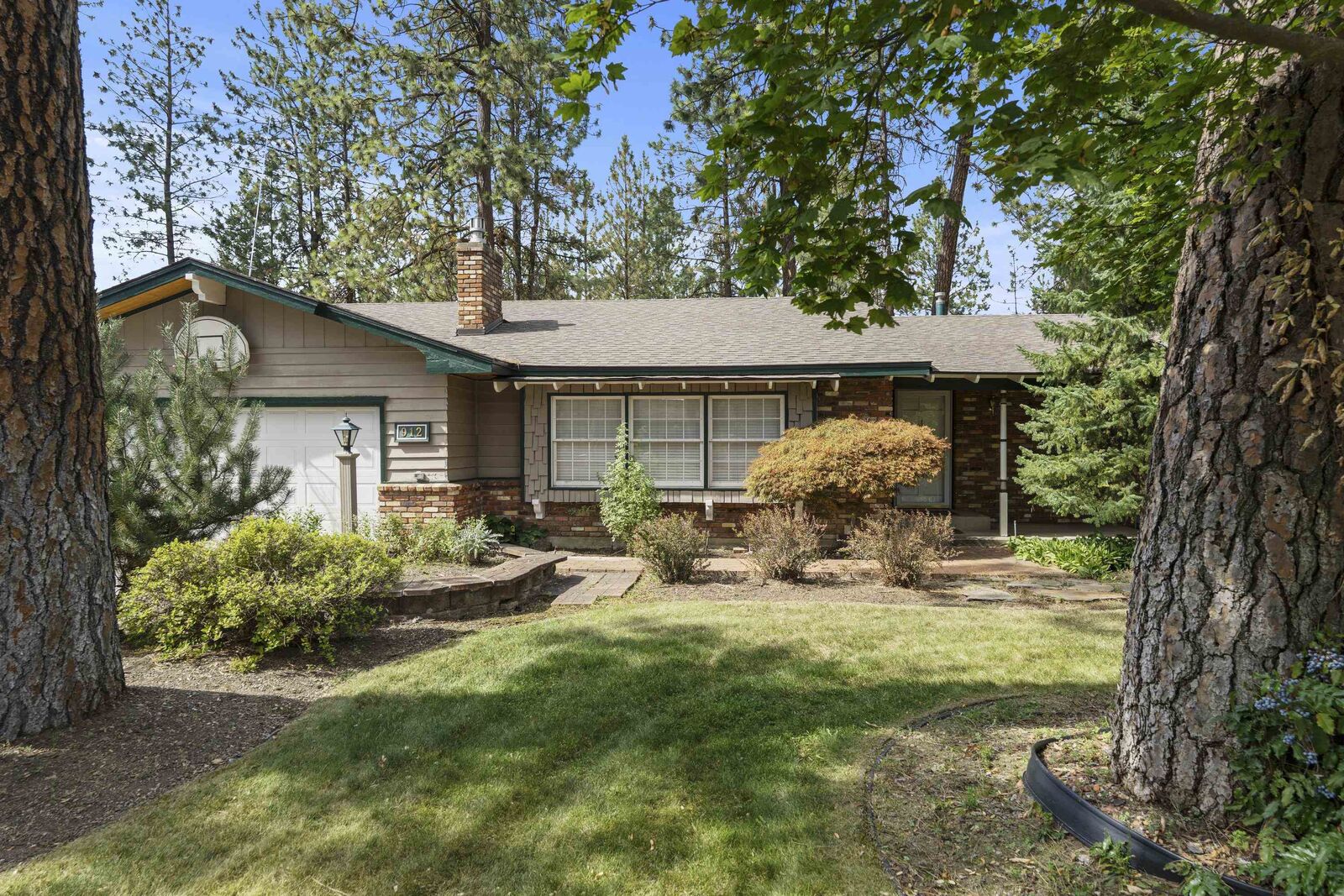 Property Photo:  912 W Bellwood Dr  WA 99218 