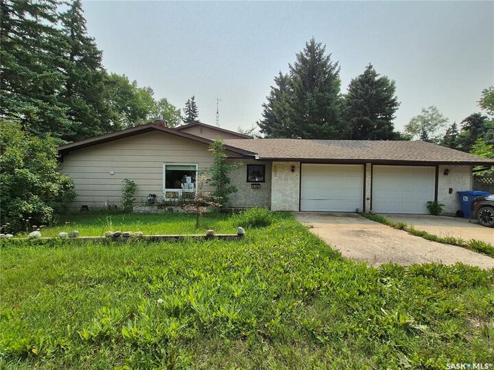 Property Photo: 738 Bertrand Avenue SK S0C 2G0