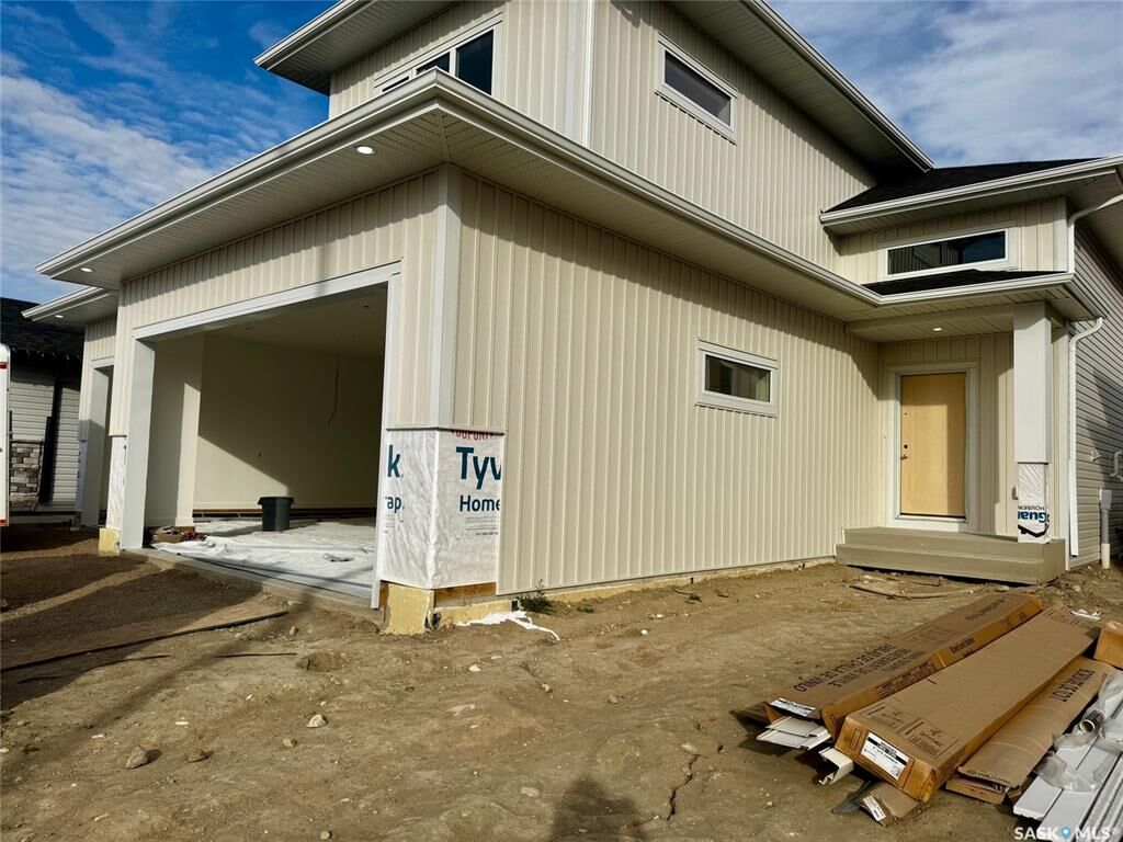 Property Photo:  608 Ballesteros Crescent  SK S0K 4S4 