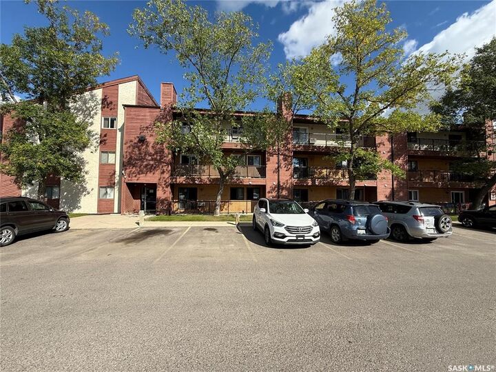 Property Photo: 4040 8th Street E 105B SK S7H 5L4