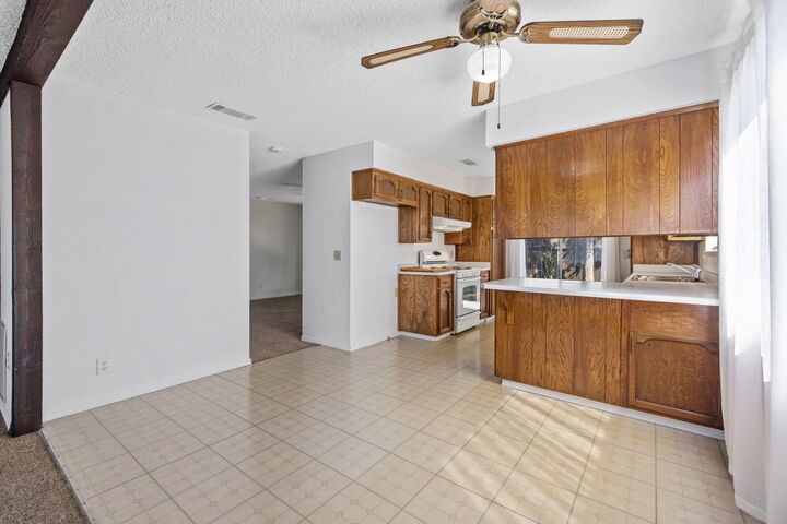 Property Photo: 1700 W La Vida Avenue CA 93277