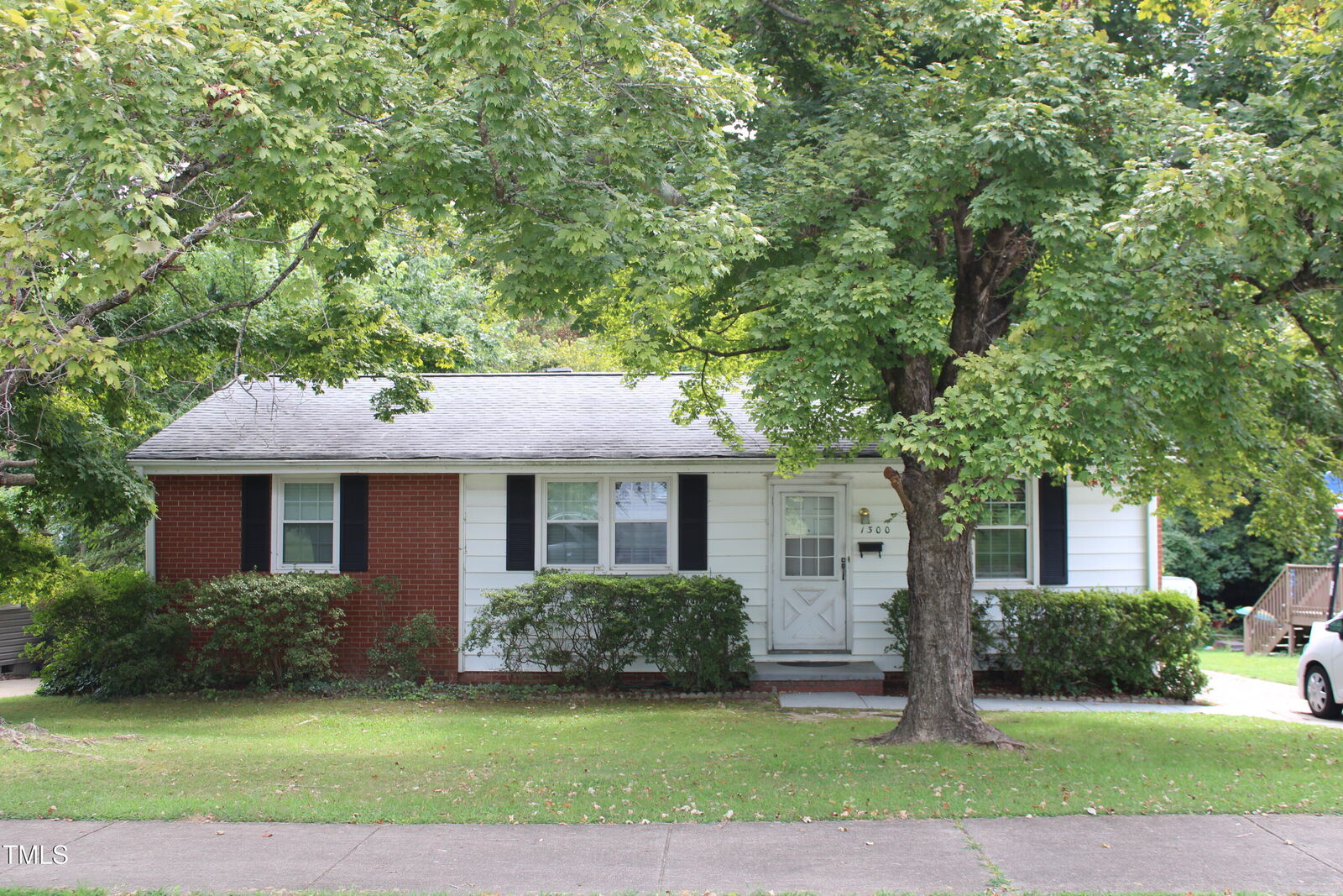 Property Photo: 1300 Marlborough Road NC 27610
