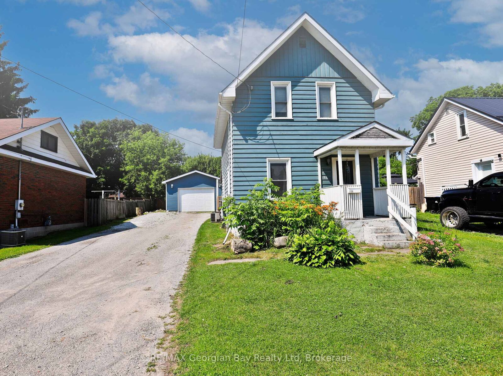 Property Photo:  136 Fourth Street  ON L4R 3T2 