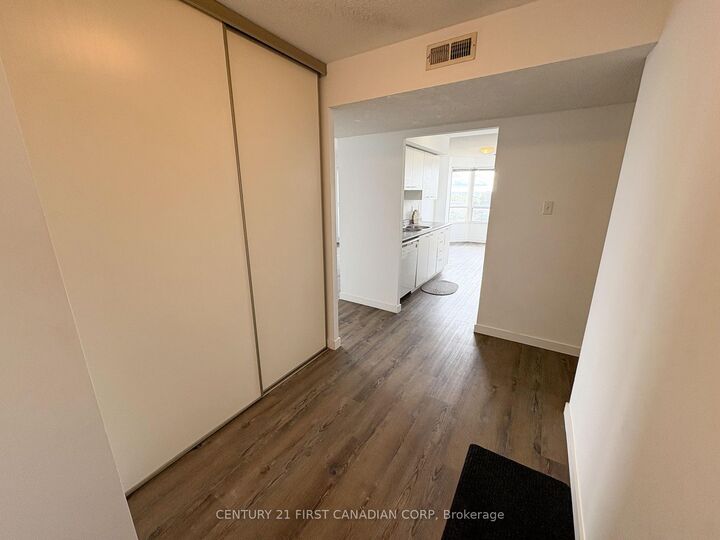 Property Photo: 30 Chapman Court 902 ON N6G 4Y4