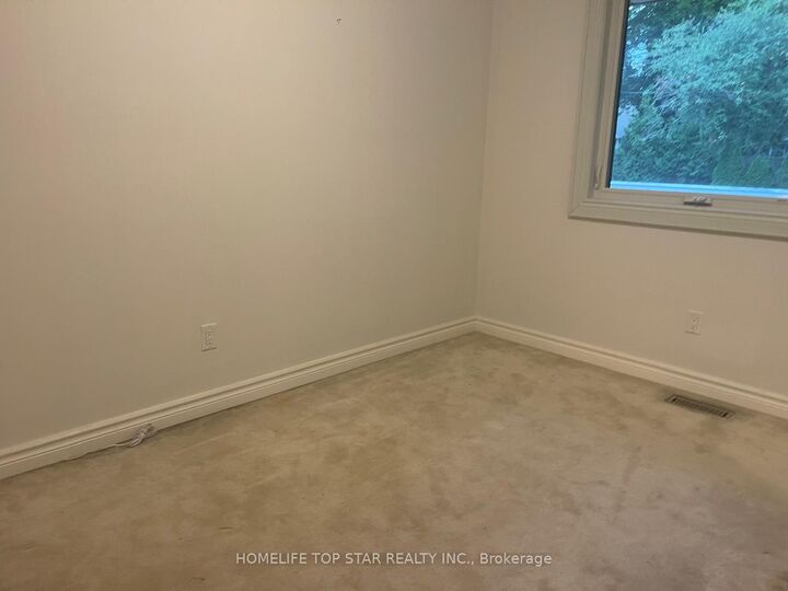 Property Photo: 336 Conlin Road E ON L1H 7K5