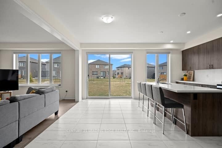 Photo de la propriété: 165 Rosanne Circle ON L9Z 0N1