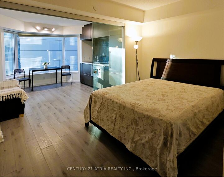 Property Photo: 155 Yorkville Avenue 605 ON M5R 0B4