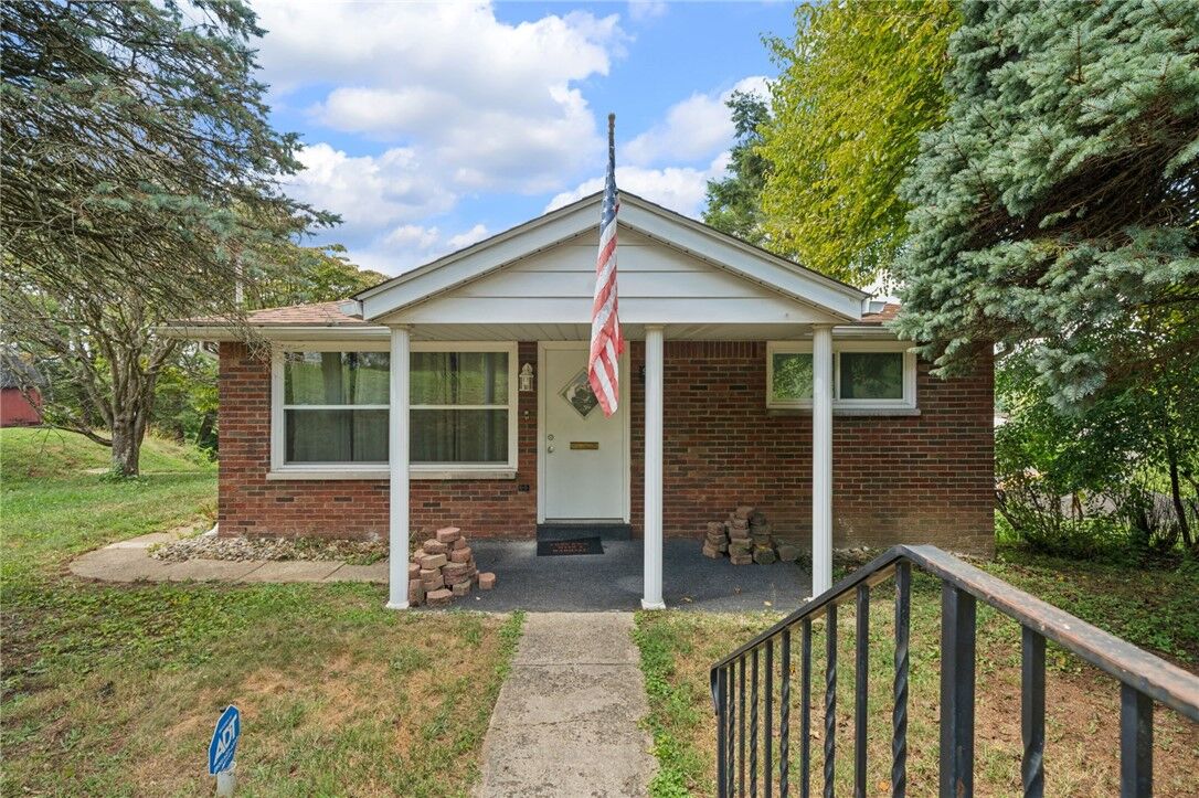 Property Photo: 901 N 2nd St PA 15644