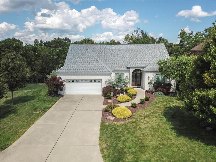 2521 Bonnie Dell Dr  South Park PA 15129 photo