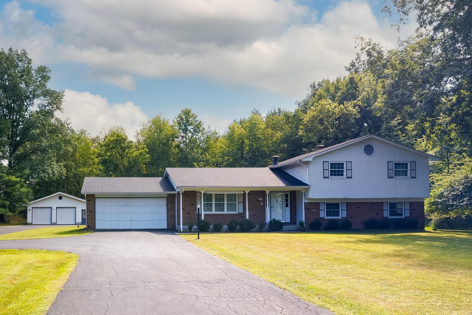 Property Photo: 5881 Hughes Road OH 43021