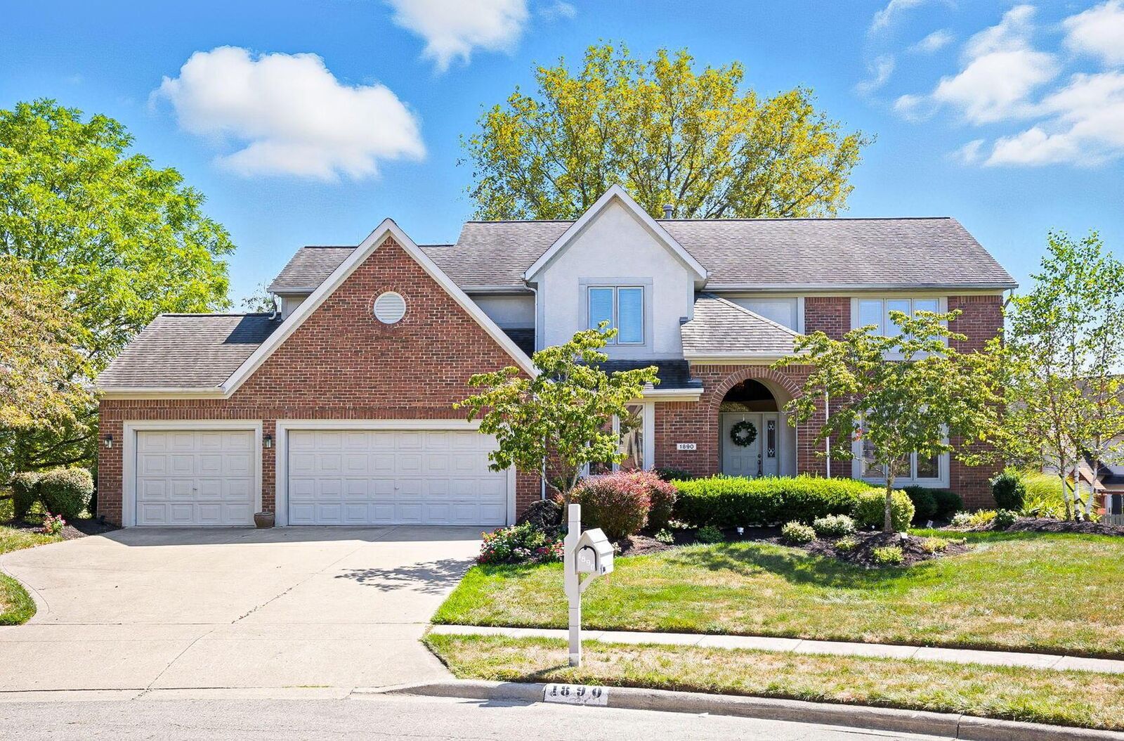Property Photo: 1890 Lockmere Court OH 43068