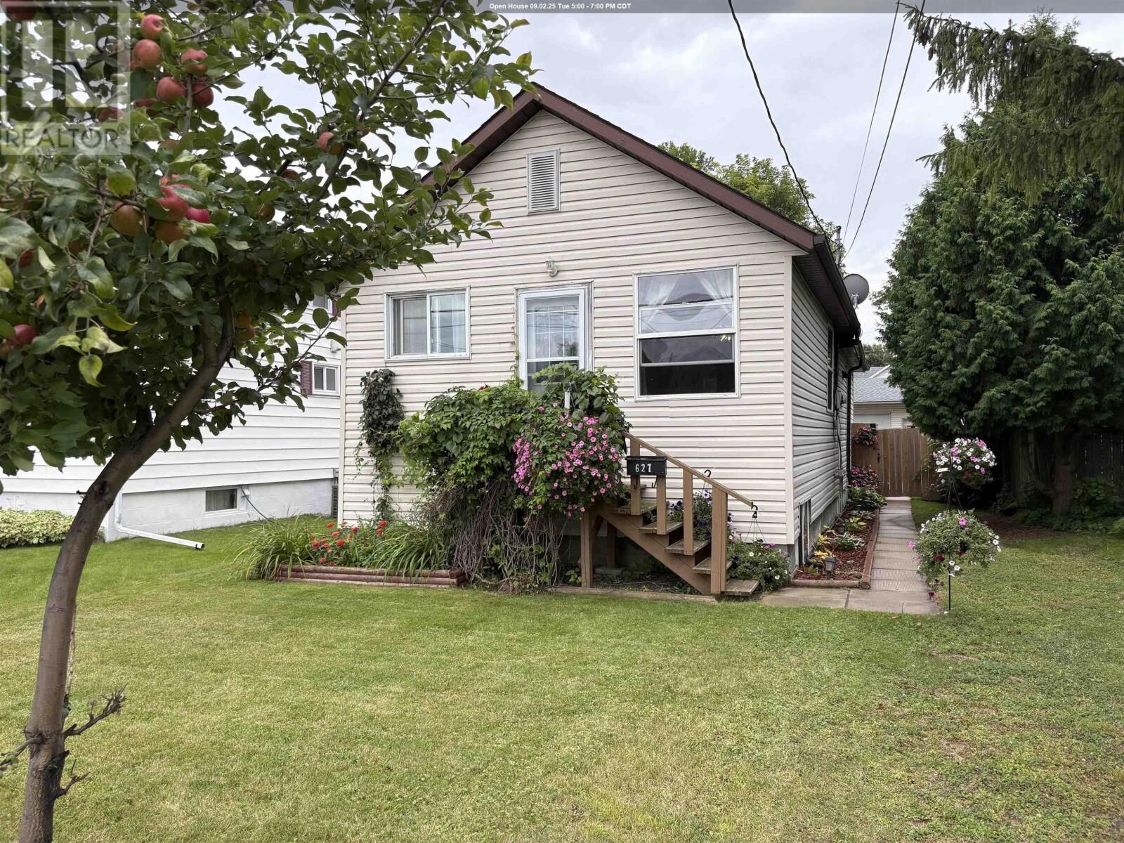 Property Photo: 627 Second St E ON P9A 1N6