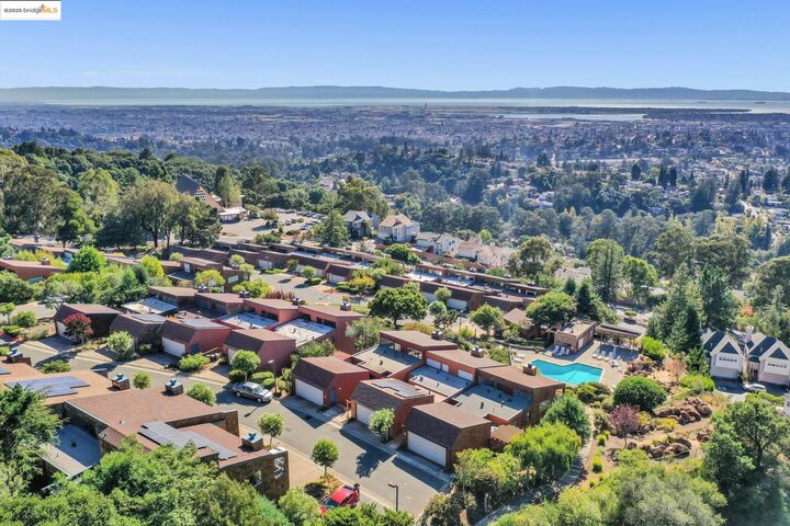 57 Sereno Cir  Oakland CA 94619 photo