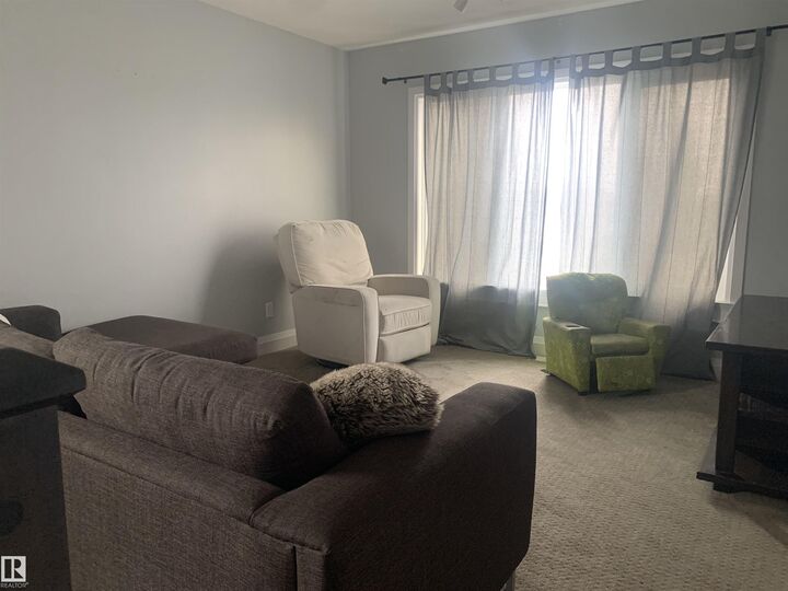 Property Photo:  703 Suncrest  AB T8H 0G6 